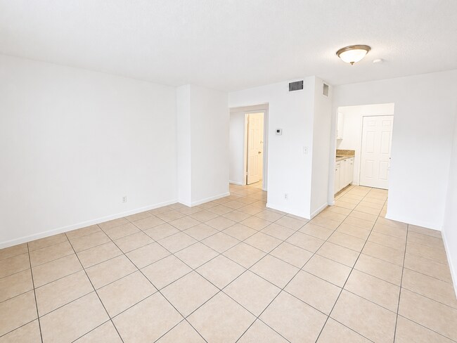 Building Photo - 5961 SW 41st St