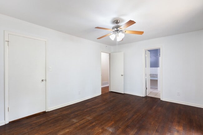 Building Photo - Very Spacious 4/3 w/ Finished Basement in ...