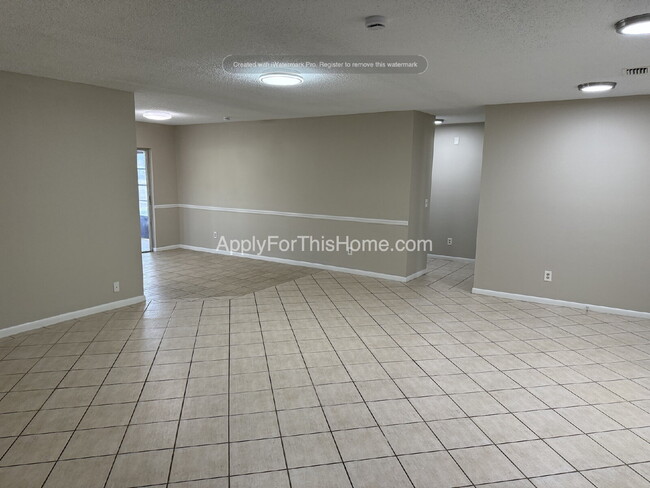 Building Photo - Single Family Home