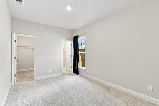 Building Photo - 406 Riverclub Rd