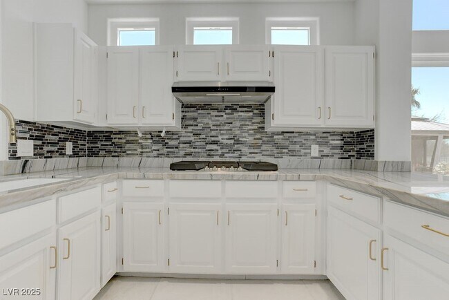 Building Photo - 8953 Diamond Falls Dr