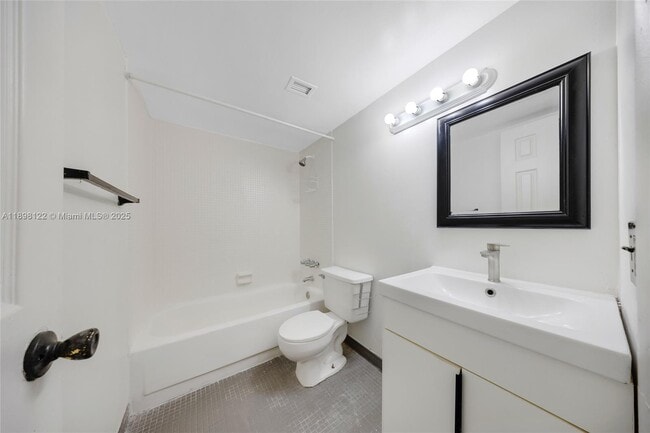 Building Photo - 492 NW 165th St