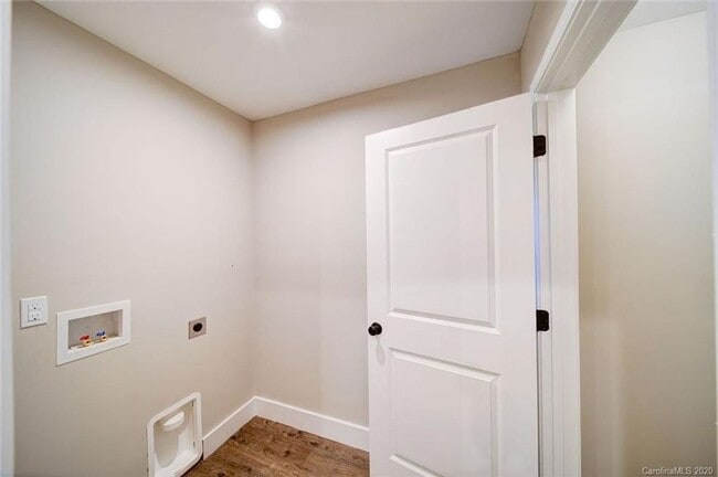 Building Photo - Remodeled 3 bedroom, 2 bath home