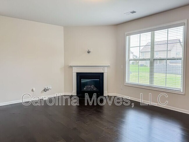 Building Photo - 537 Shrine Ct