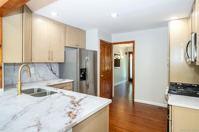 Building Photo - 177 Puritan Dr