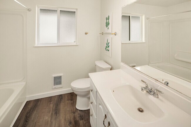 Building Photo - 3124 NE 147th St