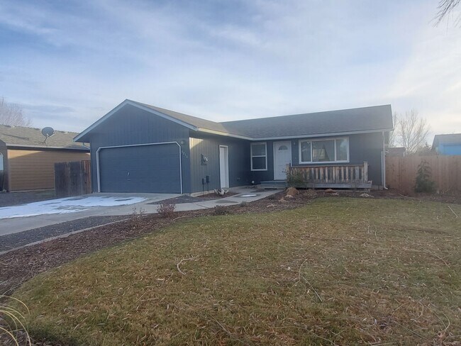 Primary Photo - 3 Bed 2 Bath - Single Level - Fenced - 2 C...
