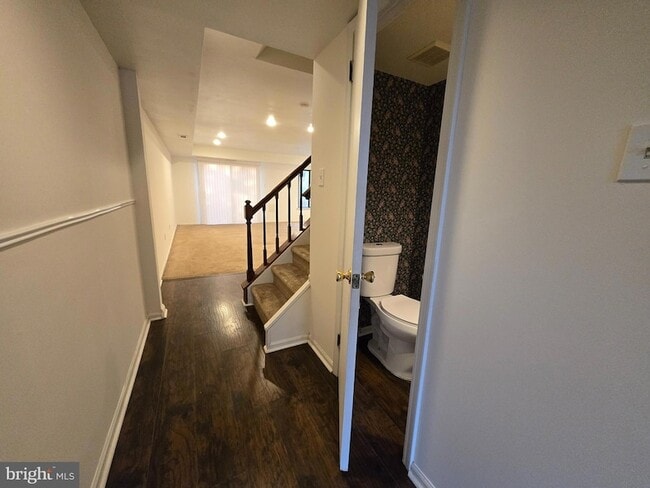 Building Photo - 1005 Worthington Dr