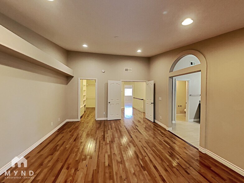Building Photo - 5117 Renaissance Ave