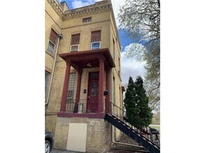Building Photo - 57 11th Ave N