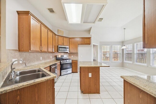 Building Photo - 7002 Bossut Dr
