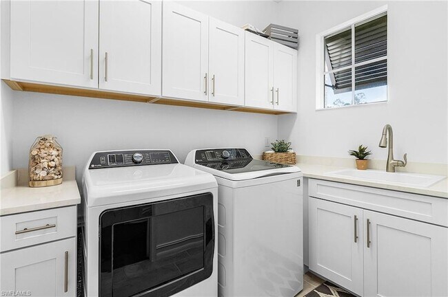 Building Photo - 13832 Blue Bay Cir