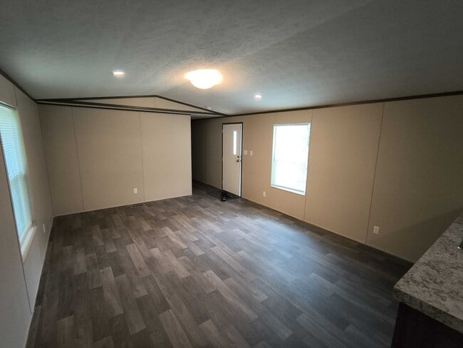 Building Photo - 112 Southlake Dr.