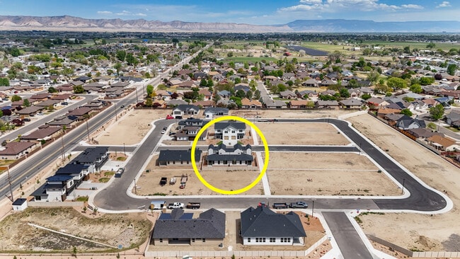 Building Photo - 353 Toms Cyn Dr