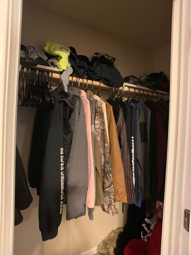 Building Photo - SUPER CUTE DUPLEX ON THE WEST SIDE OF TOWN!