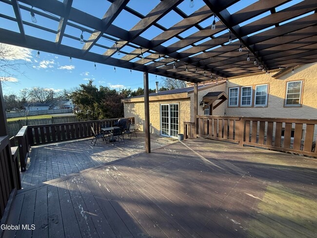 Building Photo - 152 E State St