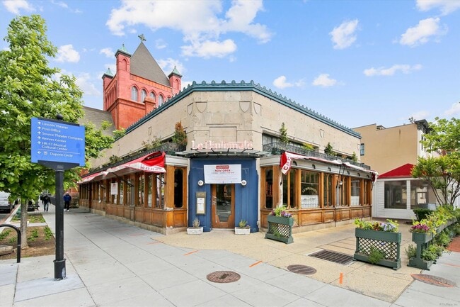 Building Photo - 1BR/1BA w/ Private Patio in DuPont Circle! Location, Location, Location!