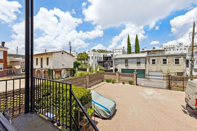 Building Photo - Historic One Bedroom Apartment in Downtown...