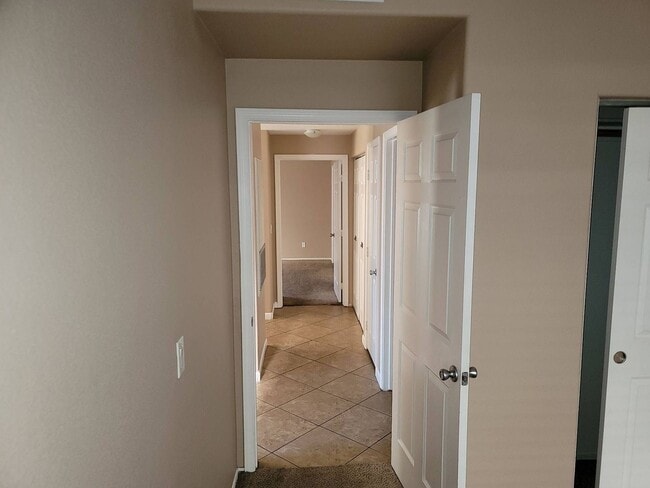 Building Photo - 2 story condo with 1 bedroom loft, 2 bathrooms and a 1 car attached garage.