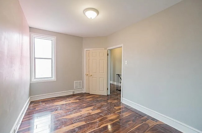 Building Photo - 6424 Carlton St