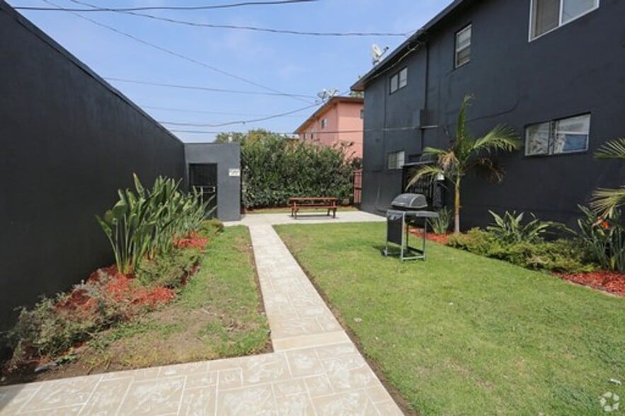 Building Photo - 10227 S 10th Ave