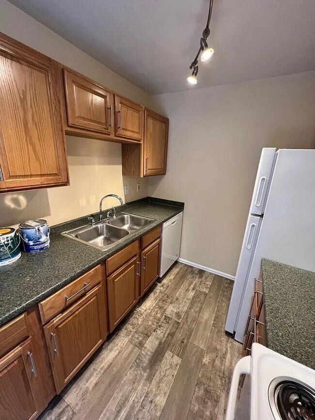 Building Photo - 2 Bedroom South Boulder Condo Available fo...