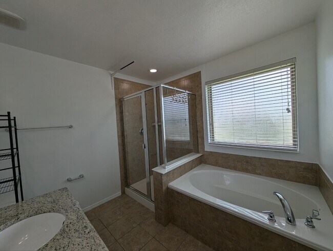 Building Photo - 15303 Stone House Dr
