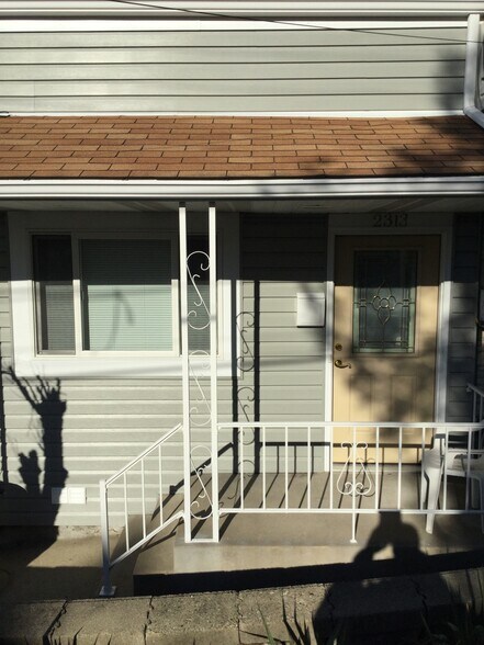 Building Photo - 2313 Primrose St