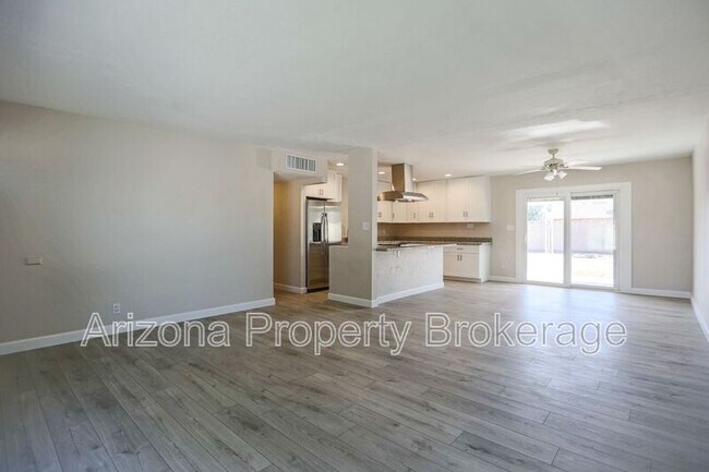 Building Photo - 8513 E Mariposa Dr
