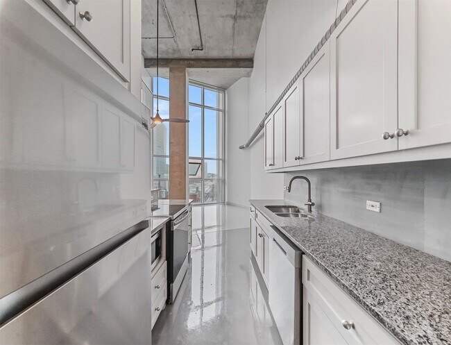 Building Photo - 2000 Bagby St