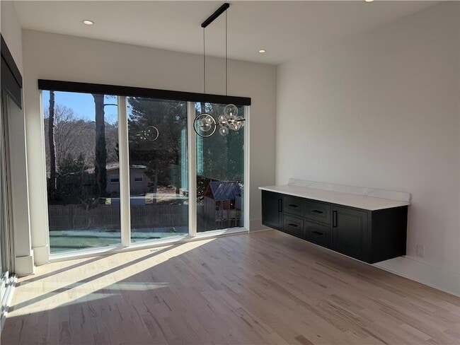 Building Photo - 2385 Nesbitt Dr NE