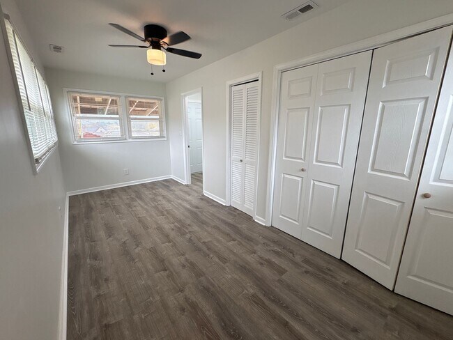 Building Photo - 400 W Market St