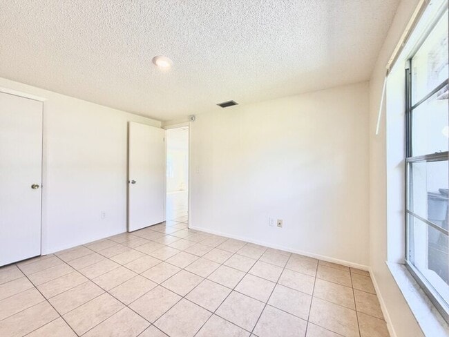 Building Photo - 7073 Brentford Rd