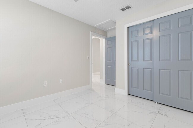 Building Photo - 12 Lloret Pl