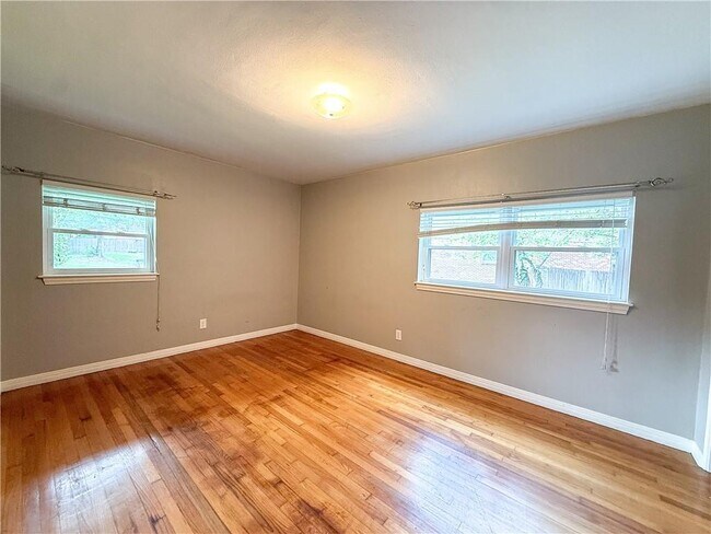 Building Photo - 2772 N Grafhill Dr
