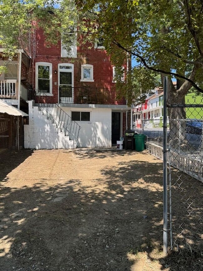 Building Photo - 3 Bedroom Semi-Detached  Home