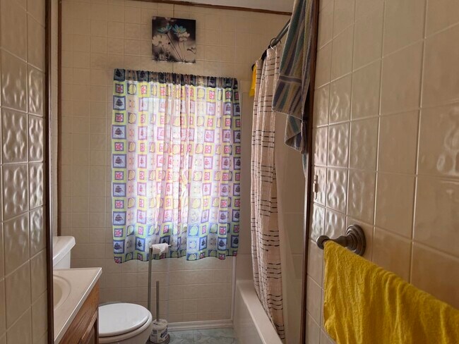 Building Photo - 814 Brattleboro Rd