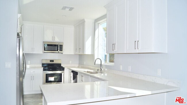 Building Photo - 1111 Echo Park Ave