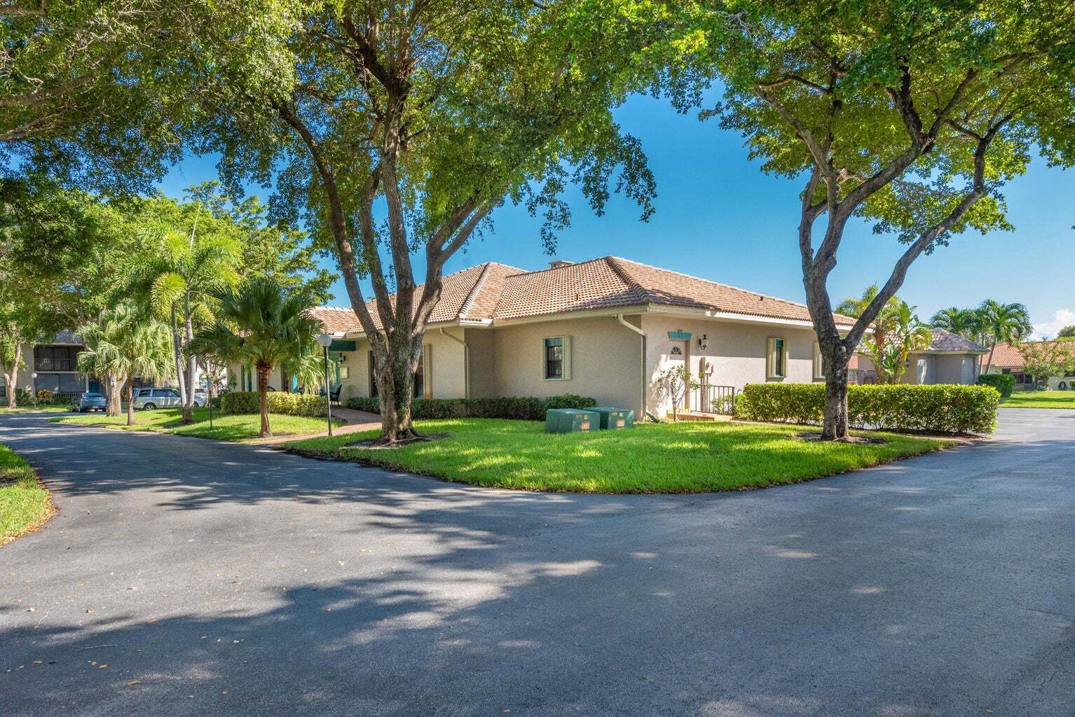 Building Photo - 9930 Pineapple Tree Dr