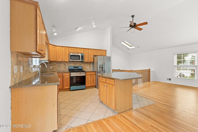 Building Photo - 1802 Holbrook St