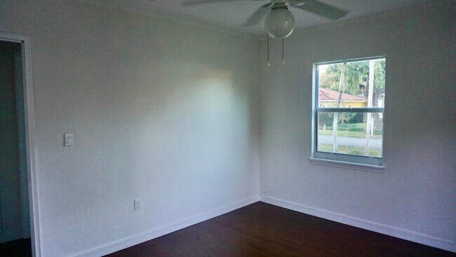 Building Photo - 5830 SW 47th St