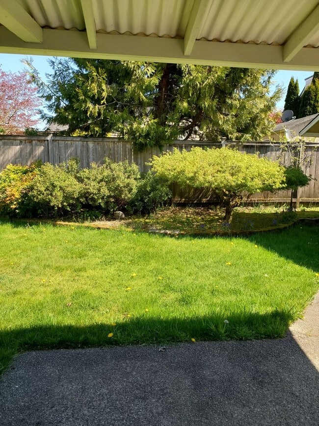 Building Photo - Great 3 bedroom home available now!