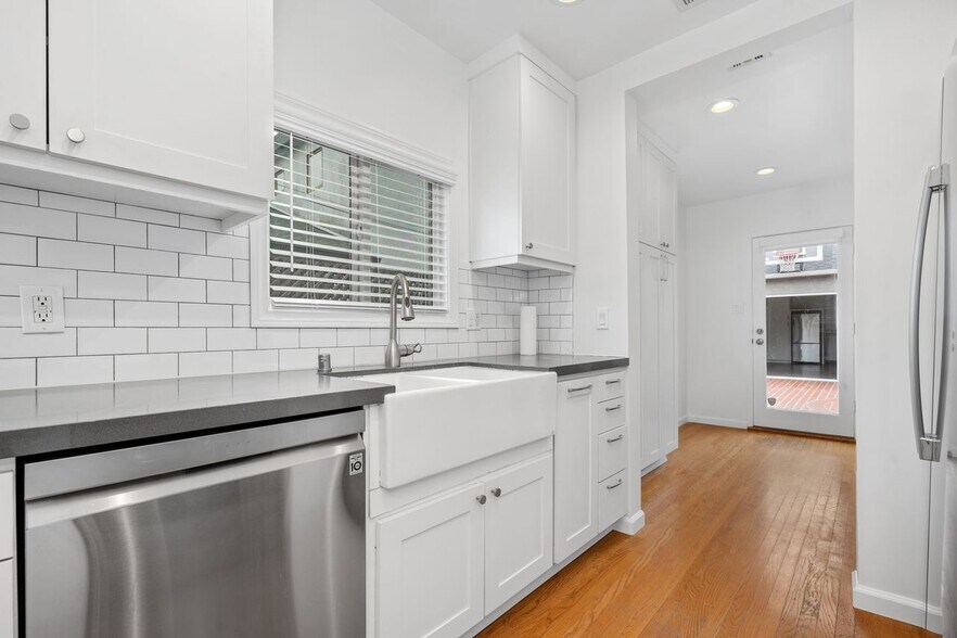 Building Photo - 7901 Westlawn Ave