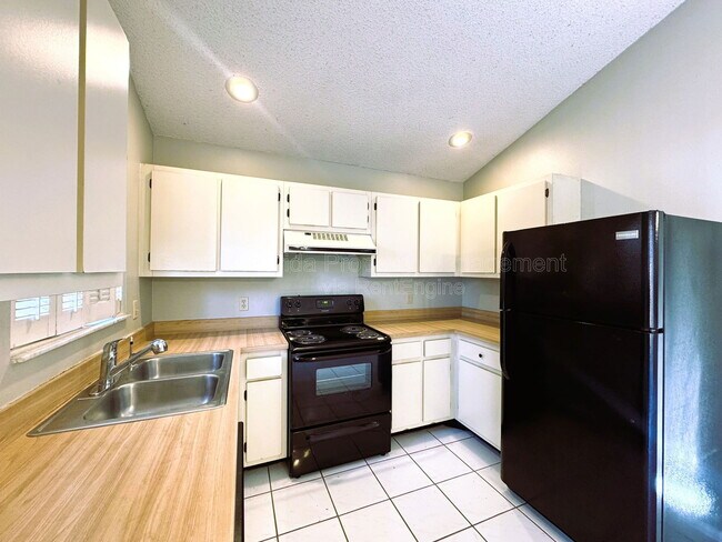 Building Photo - 153 Becky Thatcher Ct