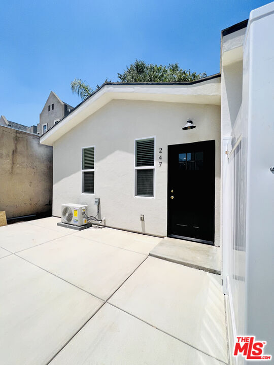 Building Photo - 247 S Catalina Ave