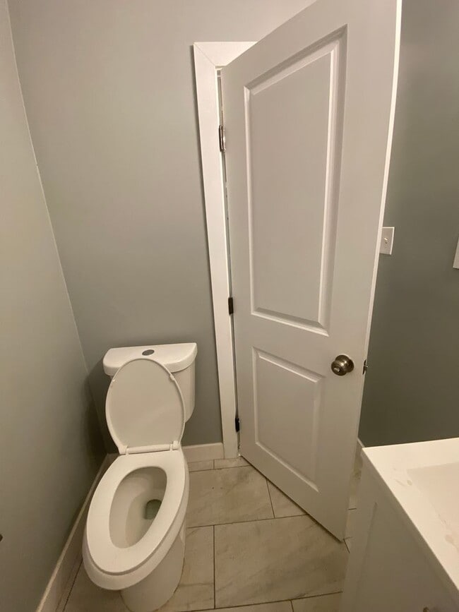 Building Photo - Follow the yellow brick to this Remodeled 2 BD 1 BA House in NE Bakersfield