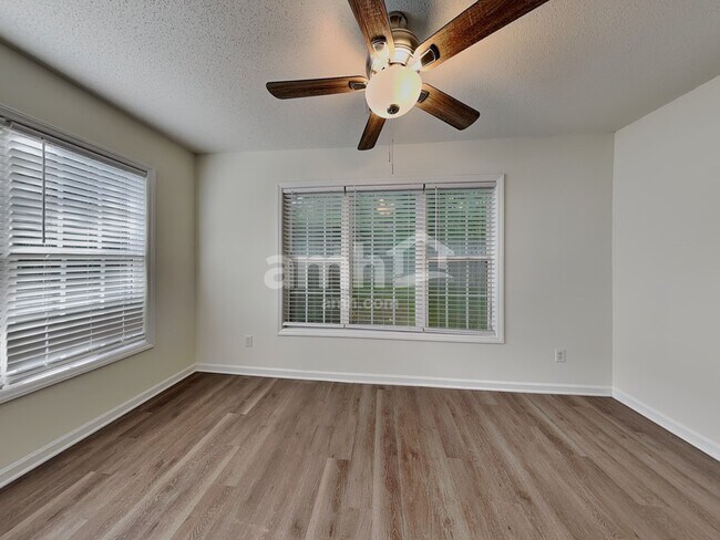 Building Photo - 5640 Regent Village Dr