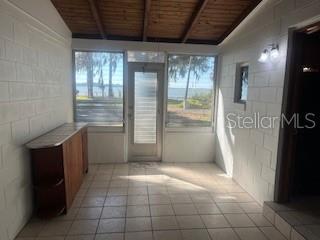 Building Photo - 201 Mae St