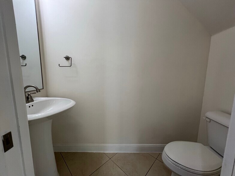 Building Photo - 3390 NW 125th Ave