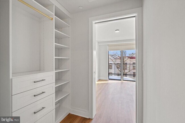 Building Photo - 811 N Columbus St